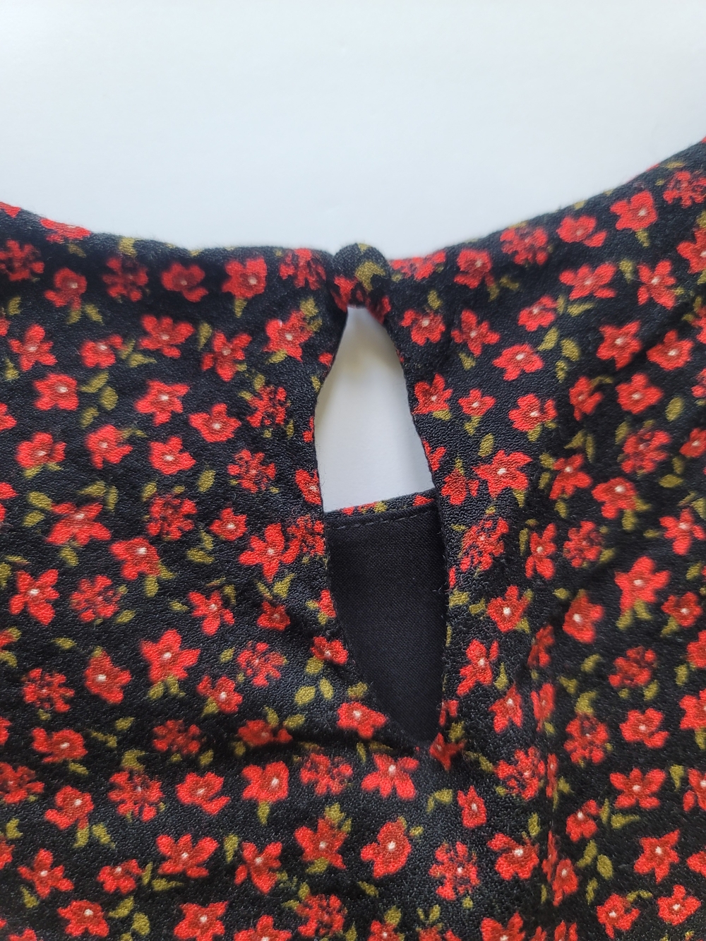 Ever New Aspen Flare Sleeve Mini Dress in Black with Red Floral Size 0 - Picture 8 of 8
